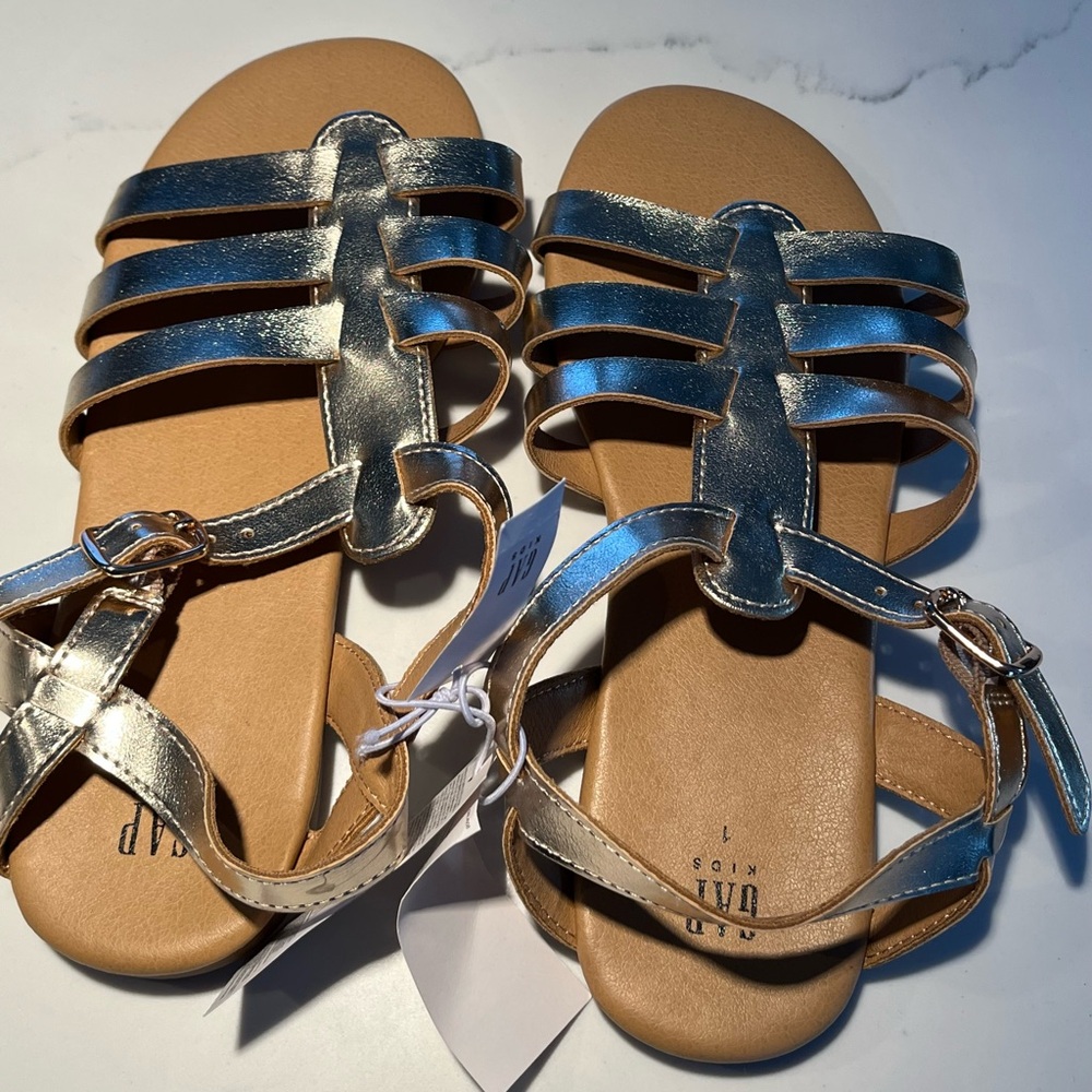 NWT girls gold sandals from gap kids.  Size 1.